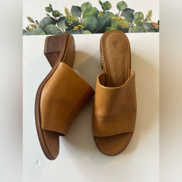 Frye Women’s Cindy Mule Peep Toe Healed Sandals - Picture 4 of 5